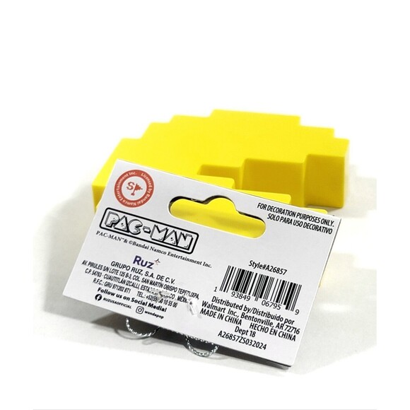 2024 Pixel Mr. Pacman Novelty Christmas Tree Decoupage Plastic RUZ Ornament NEW - Picture 5 of 8